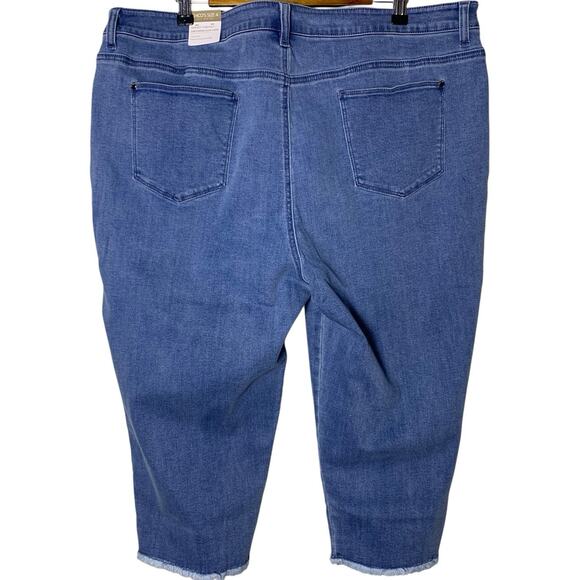 Chico's Jeans Women's Size 4 (20) Embroidered Hem Girlfriend Fray Capri NWT - Picture 2 of 7